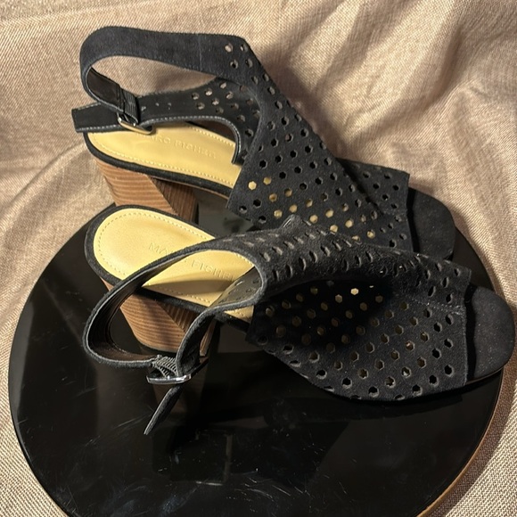 Marc Fisher Berdie Black Suede Leather Open toe Sandals Size 7.5 - Picture 2 of 7